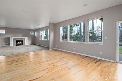 2722 SW Fairway Point Drive Oak Harbor WA 98277