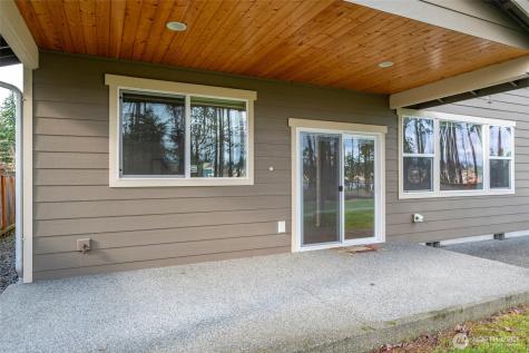 2722 SW Fairway Point Drive Oak Harbor WA 98277