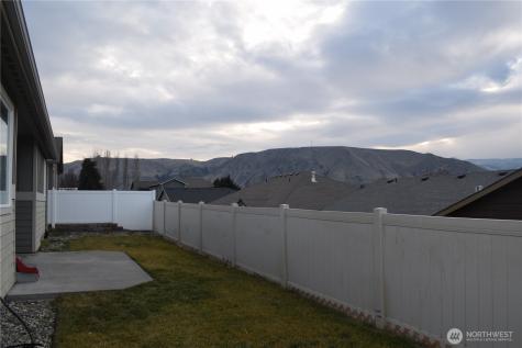 1363 Boulder Loop East Wenatchee WA 98802