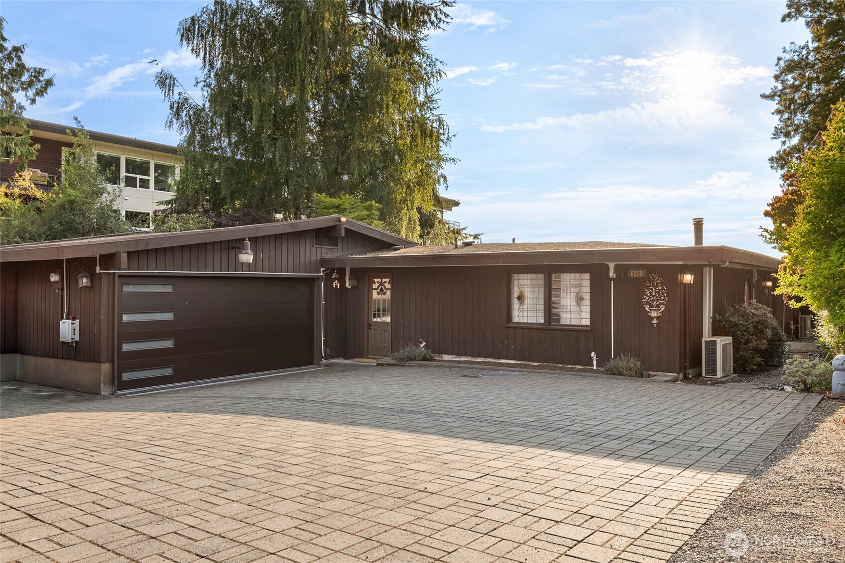 6209 Lake Washington Blvd NE Kirkland WA 98033