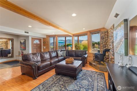 1995 Lakeshore Drive Manson WA 98831