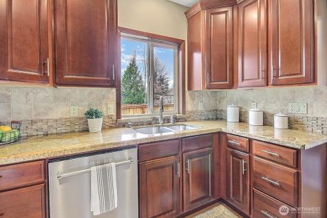 21834 SE 265th Way Maple Valley WA 98038