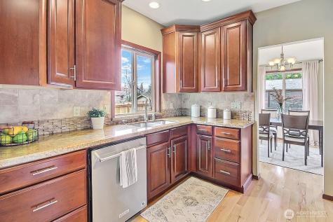 21834 SE 265th Way Maple Valley WA 98038