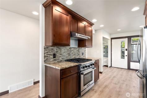 8726 Fruitland Avenue E Puyallup WA 98371