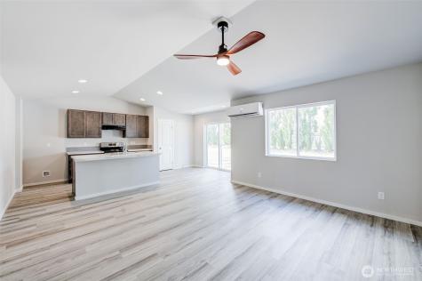 615 N Oak Street Tieton WA 98947