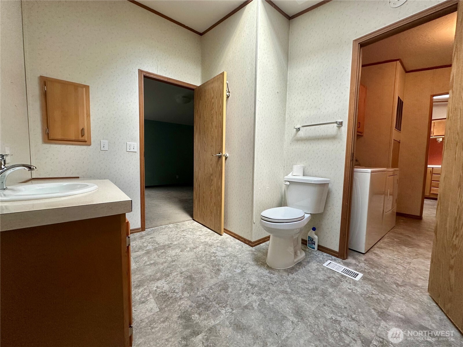 61 Simmons Street Sekiu WA 98381