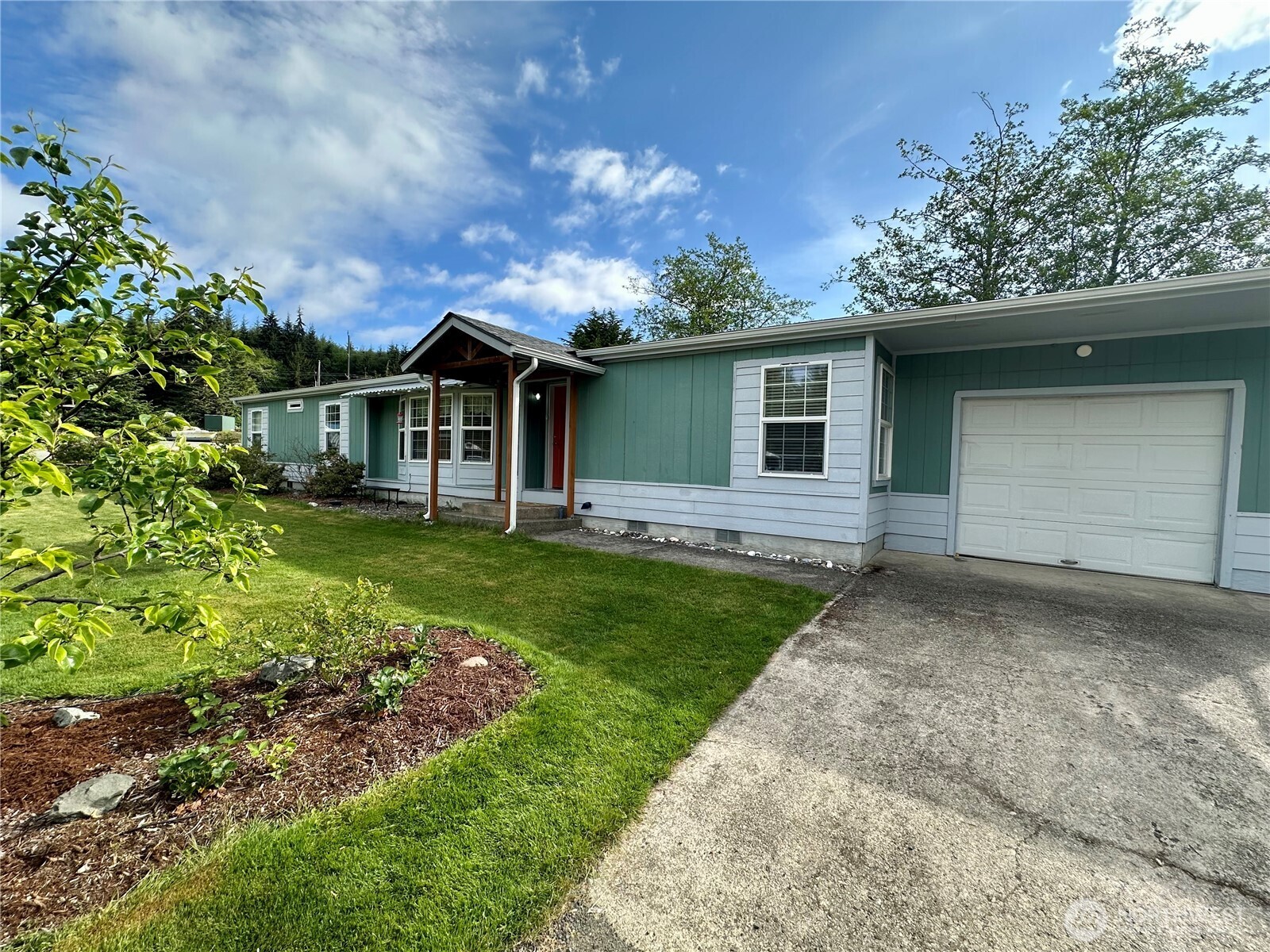 61 Simmons Street Sekiu WA 98381