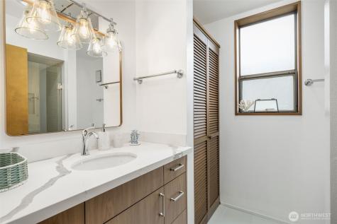 2180 Cove Drive Oak Harbor WA 98277