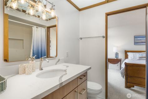 2180 Cove Drive Oak Harbor WA 98277