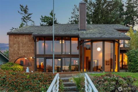 2180 Cove Drive Oak Harbor WA 98277