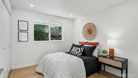6560 W Mercer Way Mercer Island WA 98040