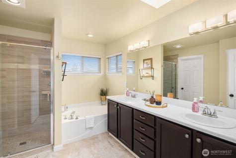 526 Rosario Avenue NE Renton WA 98059