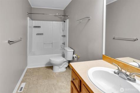 831 SW 364th Place Federal Way WA 98023