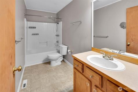 831 SW 364th Place Federal Way WA 98023