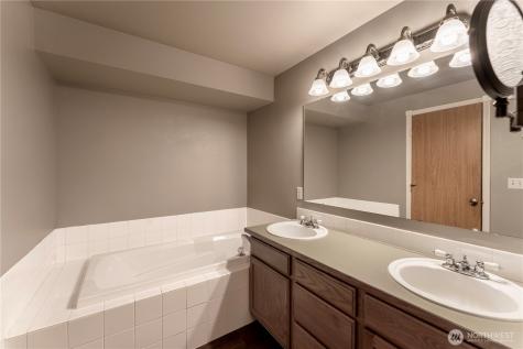 1230 30th Avenue Ct SW Puyallup WA 98373