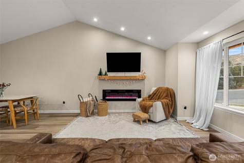 576 Saddle Rock Loop Wenatchee WA 98801