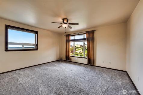 212 Grandview Avenue Camano Island WA 98282