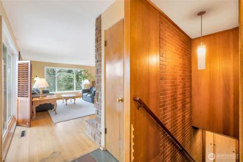 10520 11th Avenue NW Seattle WA 98177