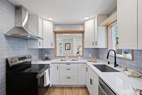 302 S Barton Street Seattle WA 98108