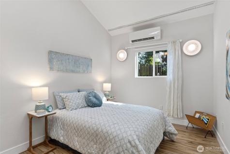 302 S Barton Street Seattle WA 98108