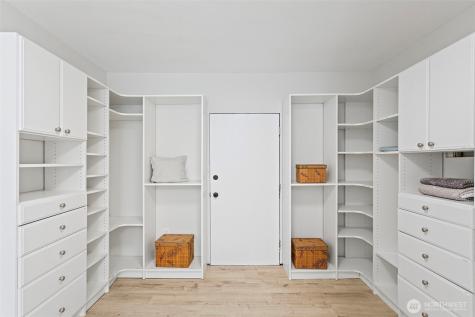 302 S Barton Street Seattle WA 98108
