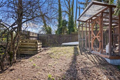 302 S Barton Street Seattle WA 98108