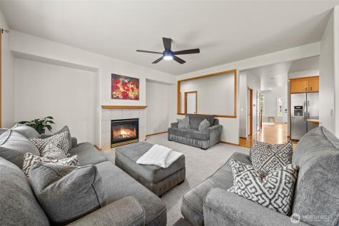 1602 12th Avenue NW Puyallup WA 98371