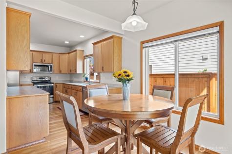 1602 12th Avenue NW Puyallup WA 98371