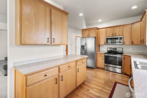 1602 12th Avenue NW Puyallup WA 98371