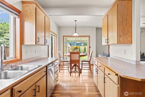 1602 12th Avenue NW Puyallup WA 98371