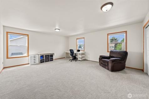 1602 12th Avenue NW Puyallup WA 98371