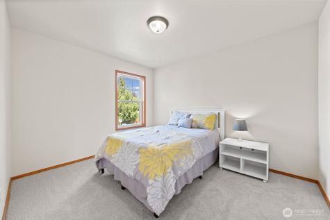 1602 12th Avenue NW Puyallup WA 98371