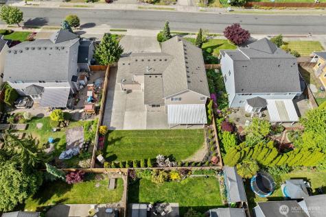 1602 12th Avenue NW Puyallup WA 98371