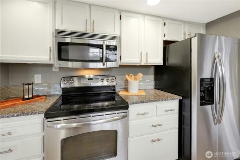 1044 NE Swanson Way Poulsbo WA 98370