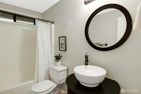1044 NE Swanson Way Poulsbo WA 98370