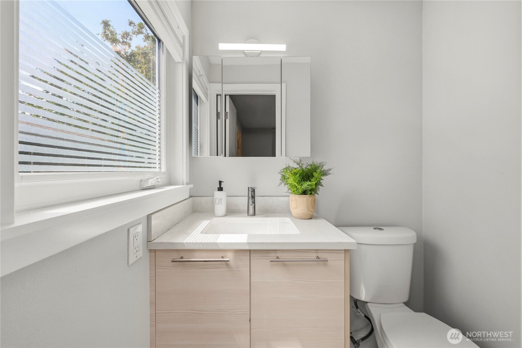 5643 16th Avenue SW Seattle WA 98106