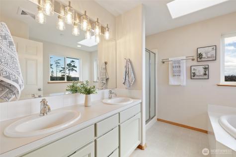 2255 Aviator Lane Oak Harbor WA 98277