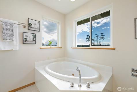 2255 Aviator Lane Oak Harbor WA 98277