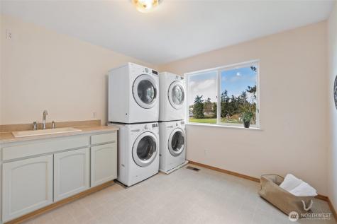 2255 Aviator Lane Oak Harbor WA 98277