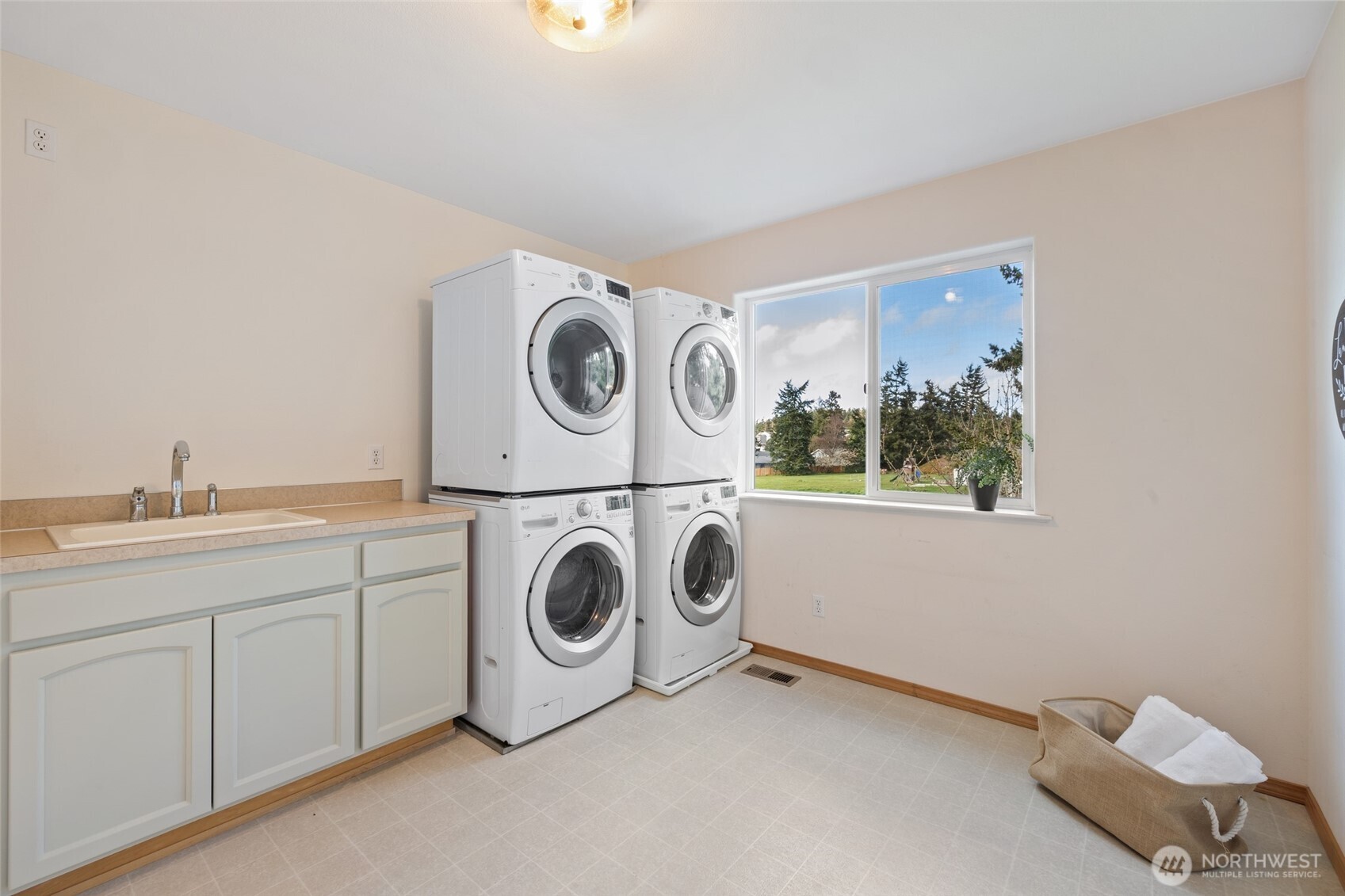 2255 Aviator Lane Oak Harbor WA 98277
