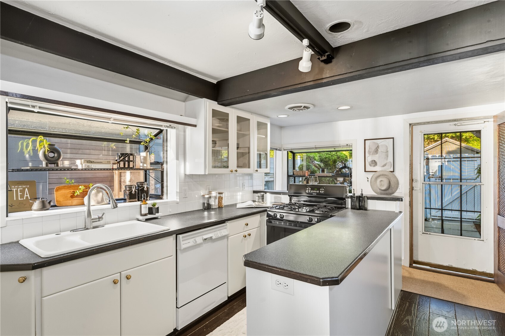 5637 Beach Drive SW Seattle WA 98136