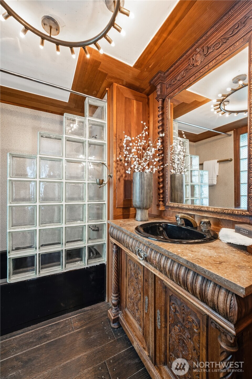 5637 Beach Drive SW Seattle WA 98136