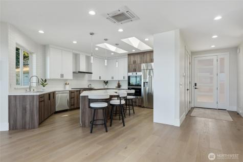 6029 Atlas Place SW Seattle WA 98136