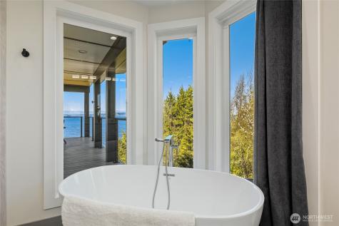 6029 Atlas Place SW Seattle WA 98136