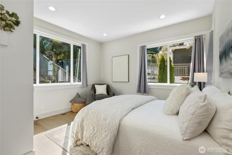 6029 Atlas Place SW Seattle WA 98136