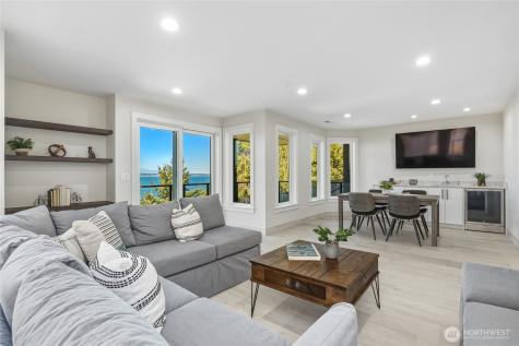 6029 Atlas Place SW Seattle WA 98136
