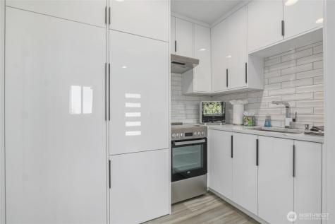 6029 Atlas Place SW Seattle WA 98136