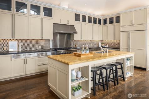 463 39th Avenue E Seattle WA 98112