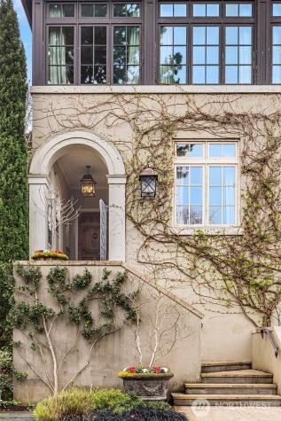 463 39th Avenue E Seattle WA 98112