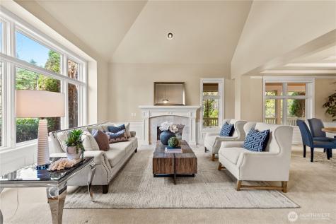 818 Windsor Drive SE Sammamish WA 98074